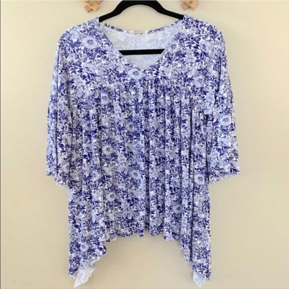 Gimmicks by BKE Trapeze By Buckle Blue Asymmetrical  top - Picture 8 of 9